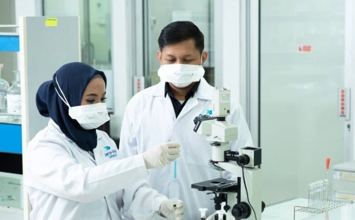 Ahli Farmasi: Peran, Pendidikan, dan Peluang Karir