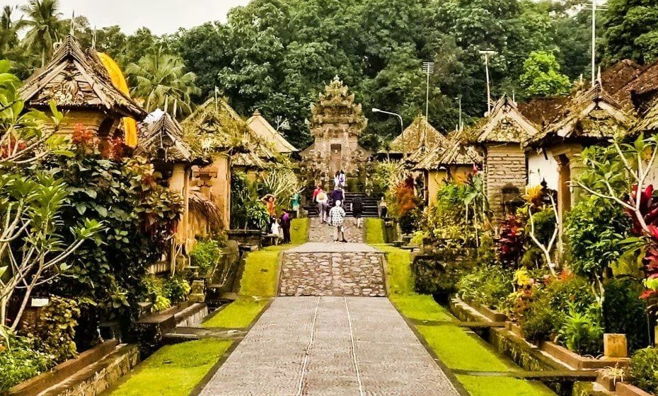 Tempat Wisata di Bali yang Wajib Dikunjungi Tempat Wisata di Bali yang Wajib Dikunjungi